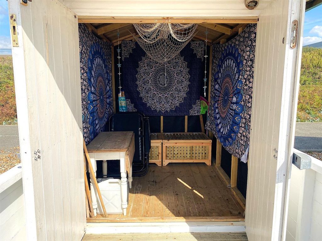 Property photo 3 of 7 Beach Hut 40 - Internal.Jpg