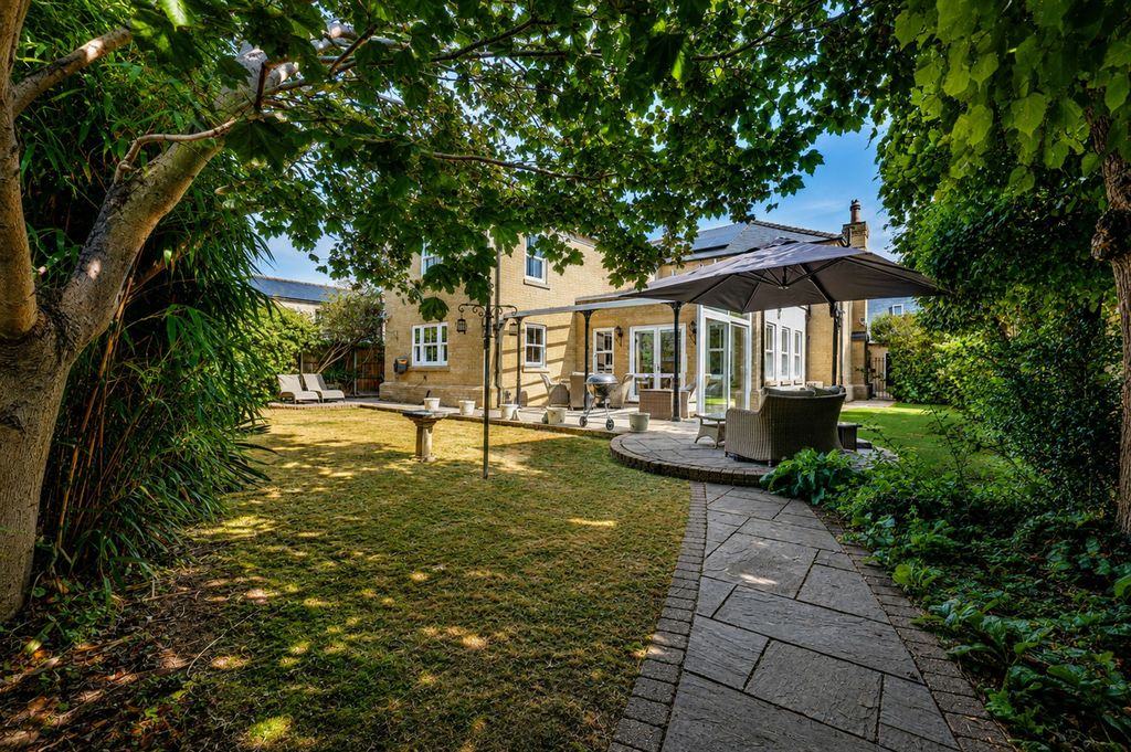 Property photo 2 of 39