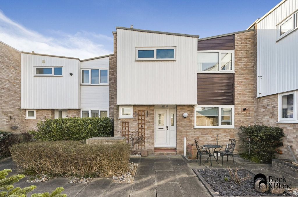 Property photo 1 of 17 External