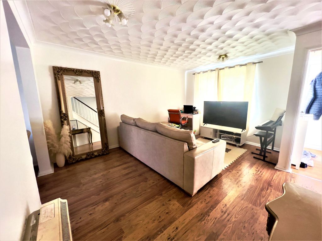 Property photo 3 of 11 Living Room