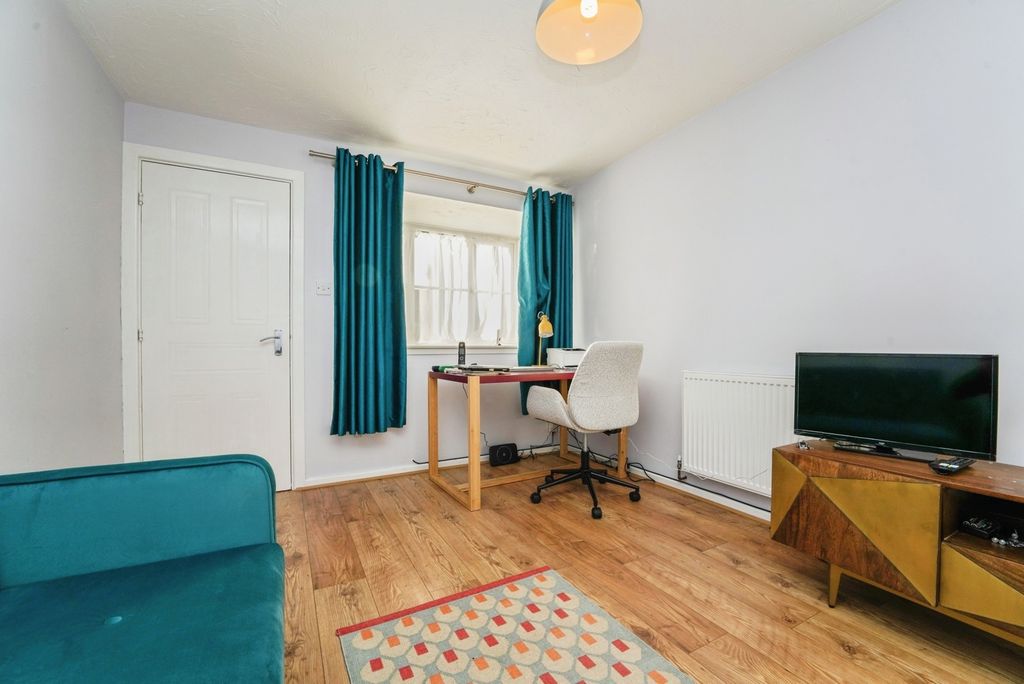 Property photo 3 of 11 Lounge