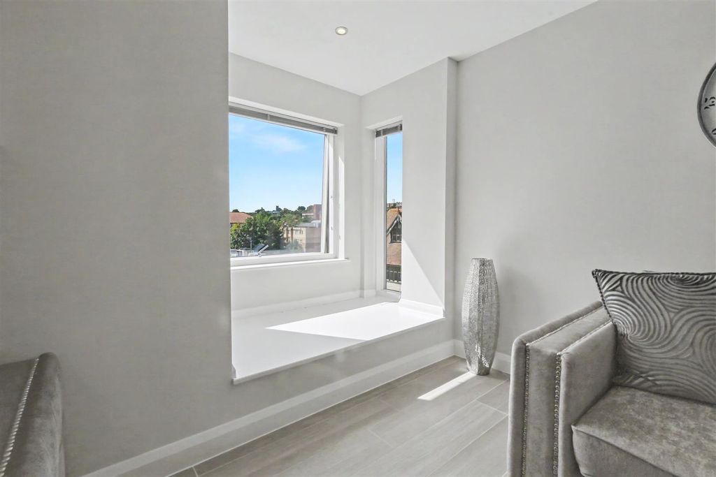 Property photo 3 of 17 Ccrljp_Dykmuj3W2Ppe3Vw.Jpg