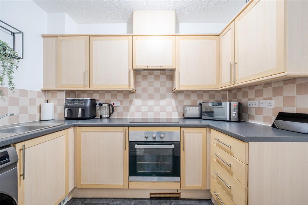 Property photo 3 of 23 1400585-20-697746Fcb623E.Jpg