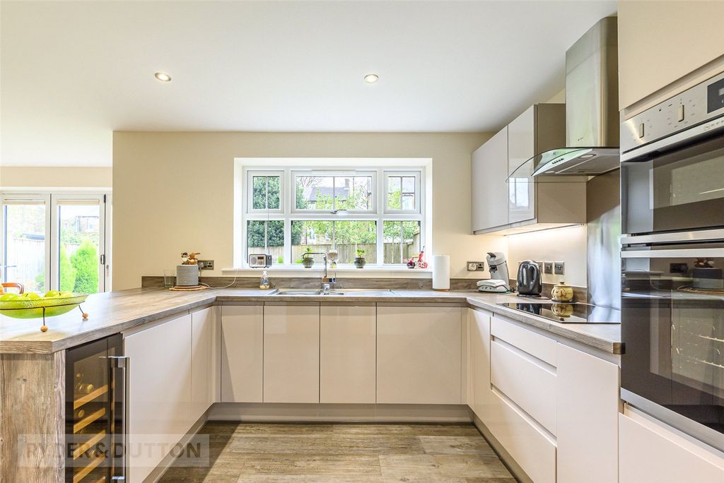 Property photo 2 of 27 Kitchen