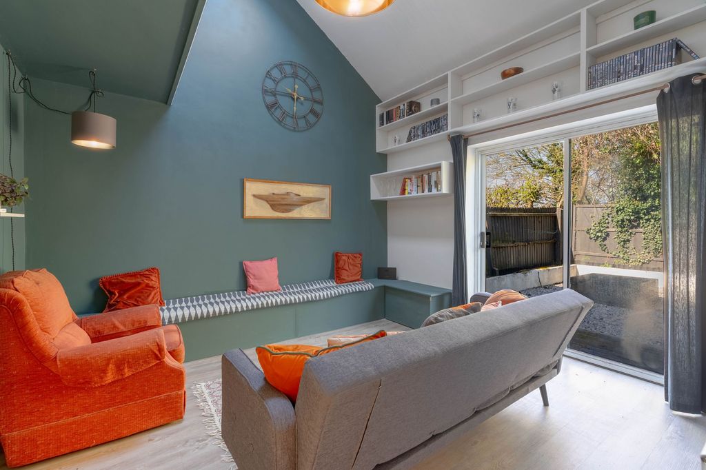 Property photo 2 of 11