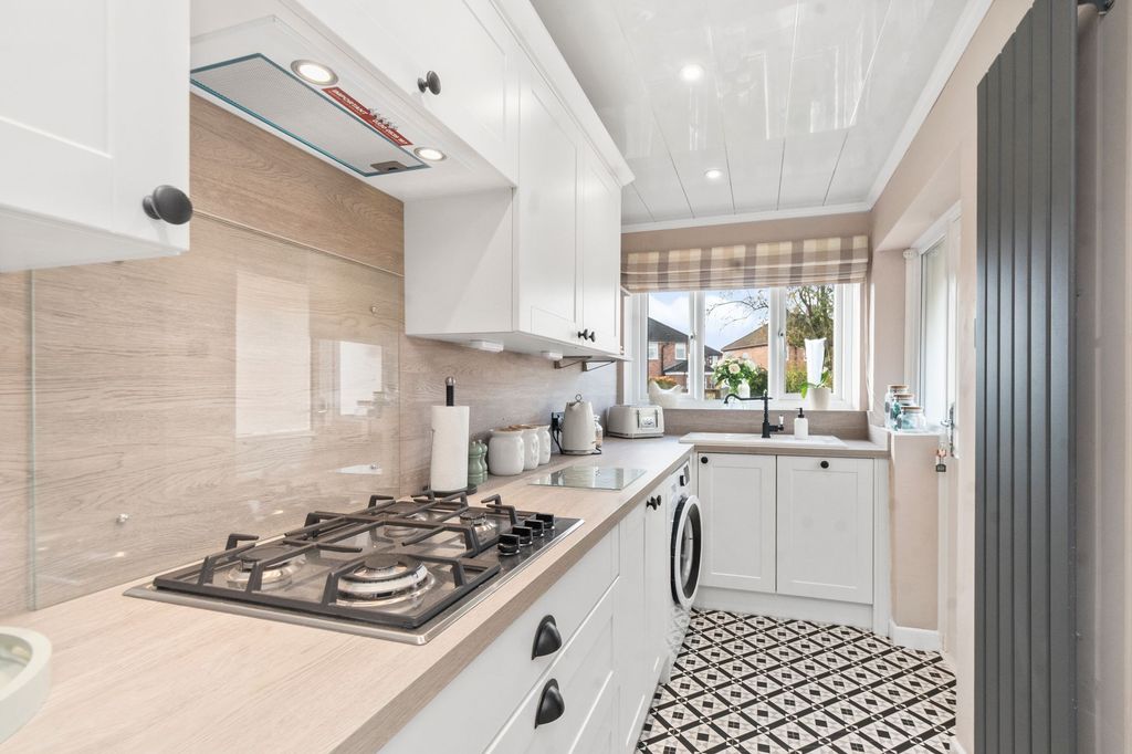 Property photo 2 of 31