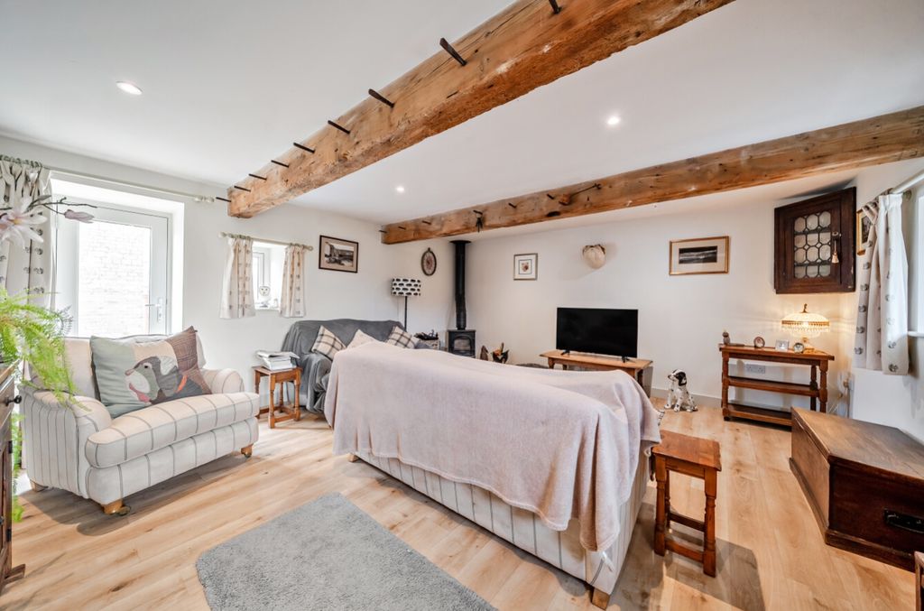 Property photo 3 of 37 1492686-1-6A54d17Debfd5