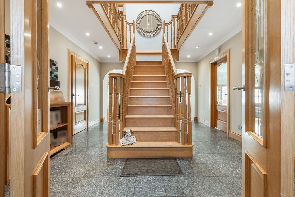 Property photo 3 of 38