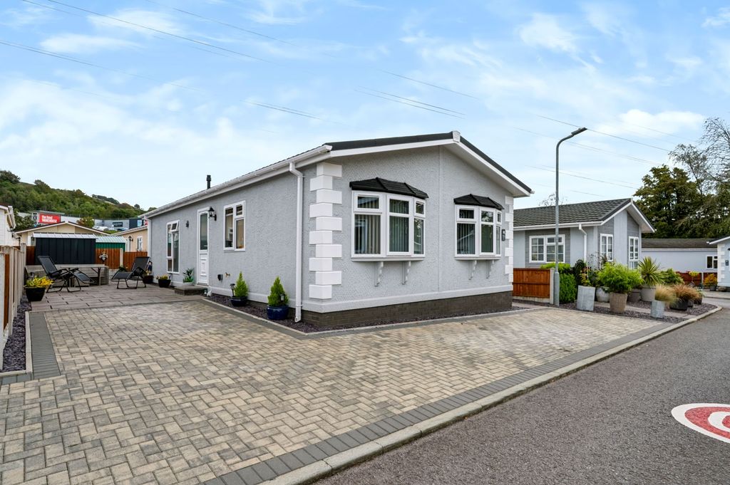 Property photo 1 of 33