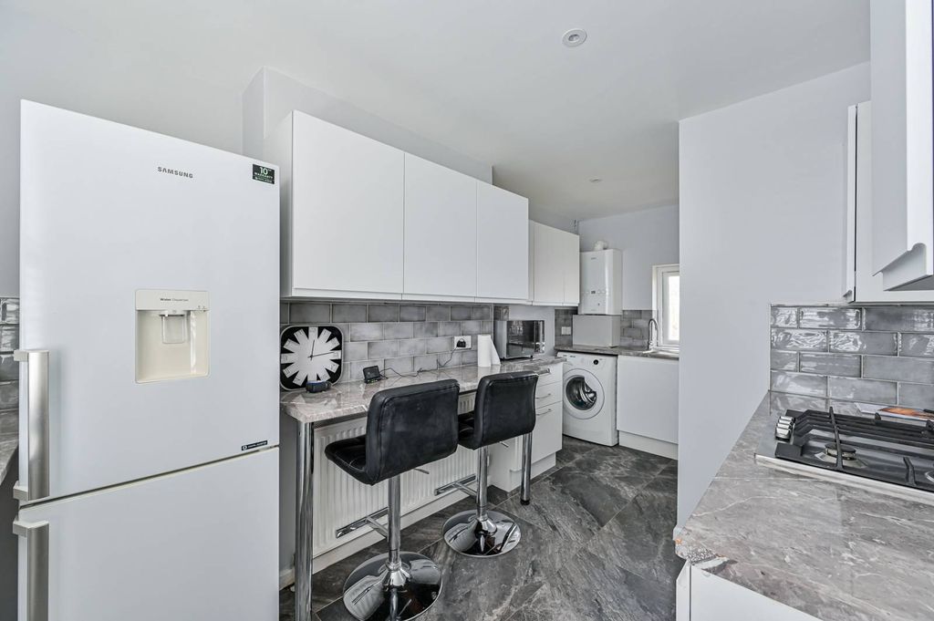 Property photo 2 of 8