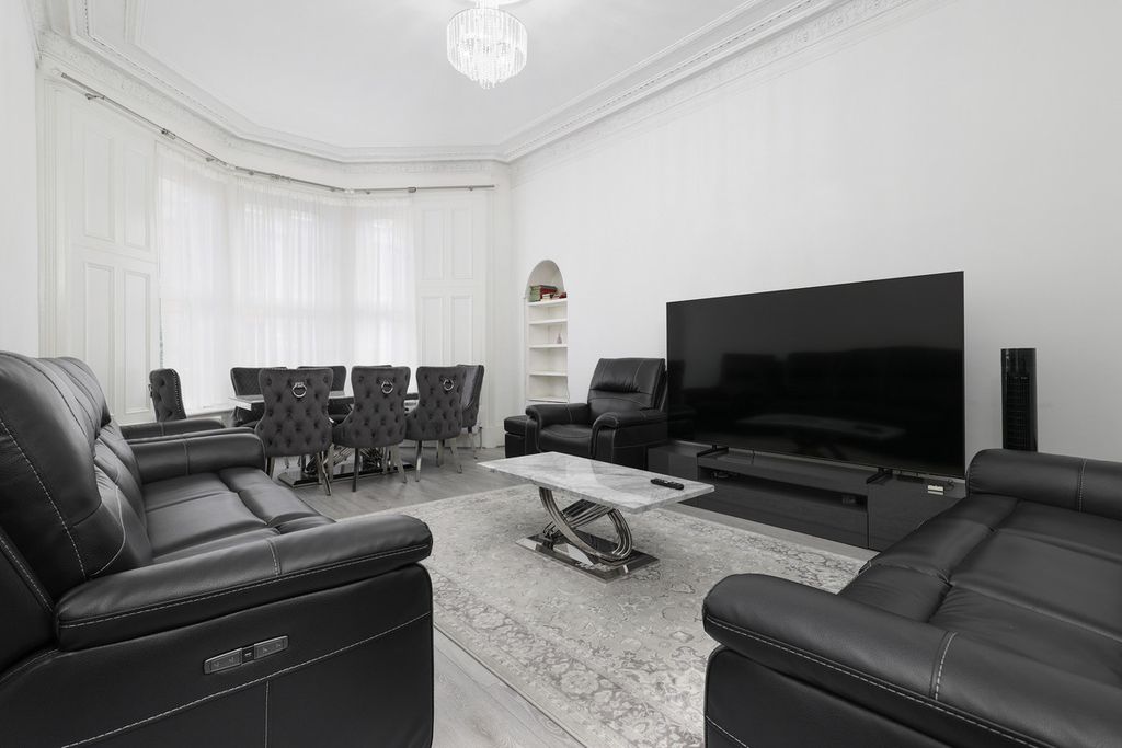 Property photo 2 of 30