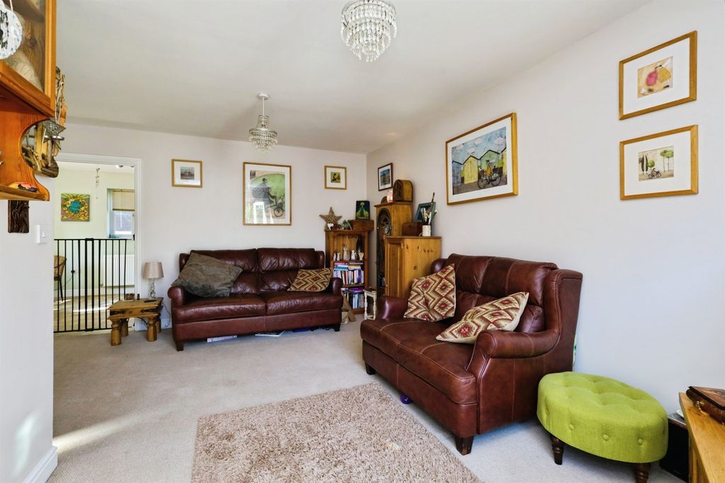 Property photo 3 of 19