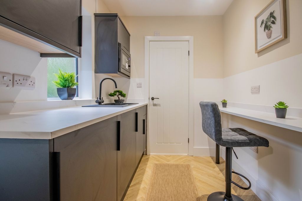 Property photo 3 of 12 E-3