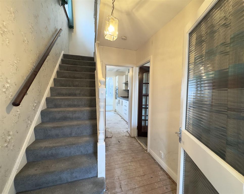 Property photo 2 of 13 Hallway