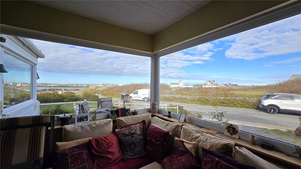 Property photo 3 of 24 Picture No. 01