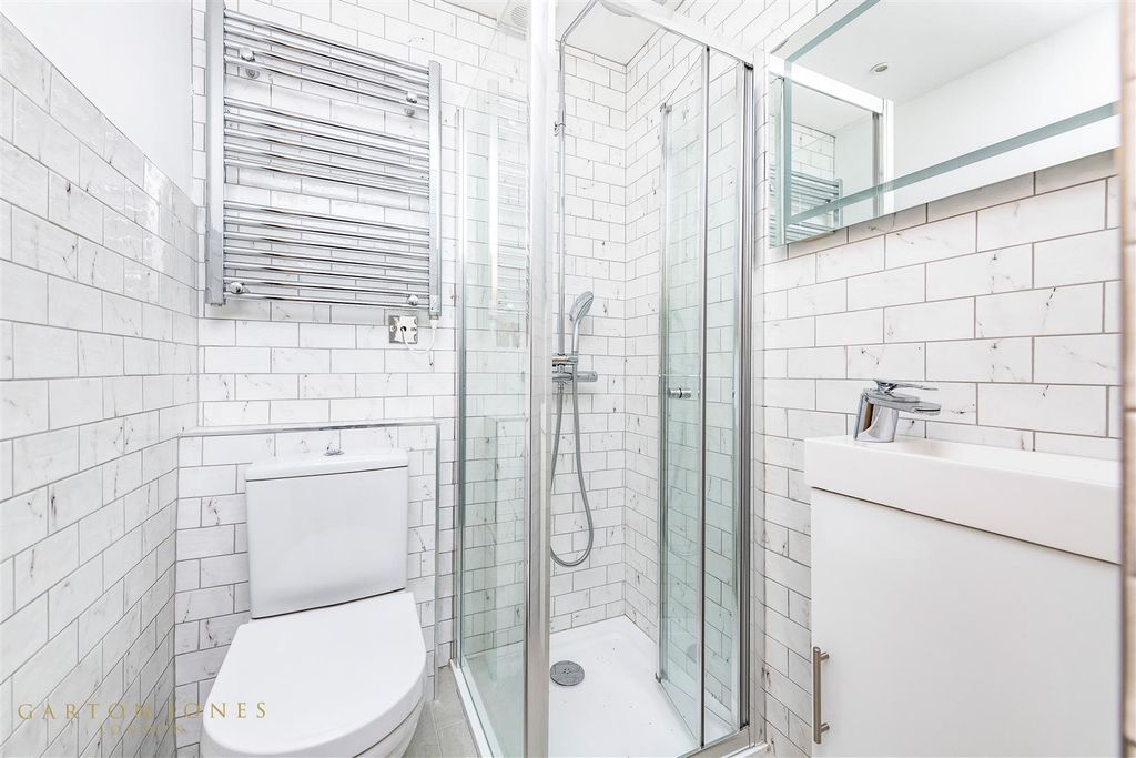 Property photo 3 of 8 Bathroom.Jpg