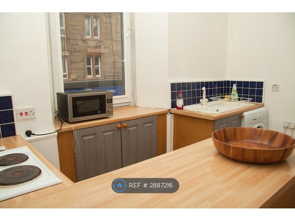 Property photo 3 of 10 Kitchen 2