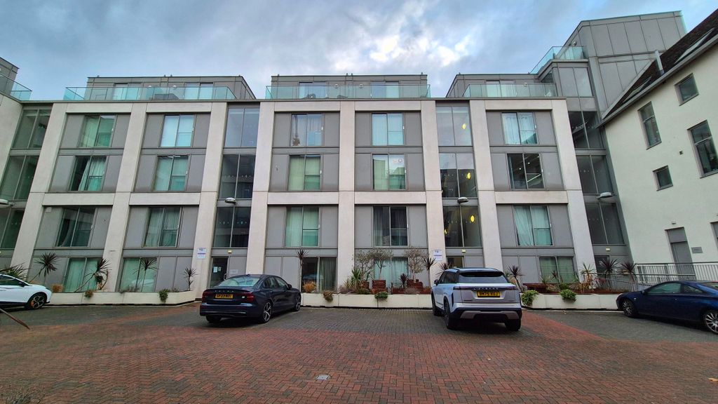 Property photo 1 of 8