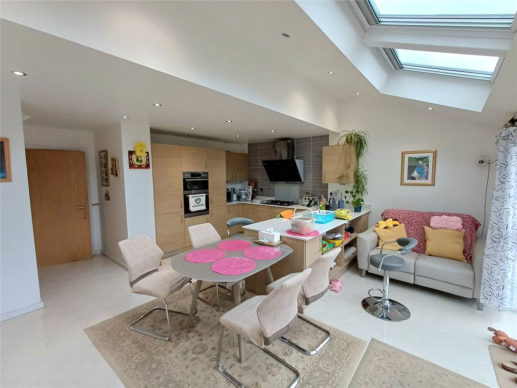 Property photo 3 of 13 Picture No. 11