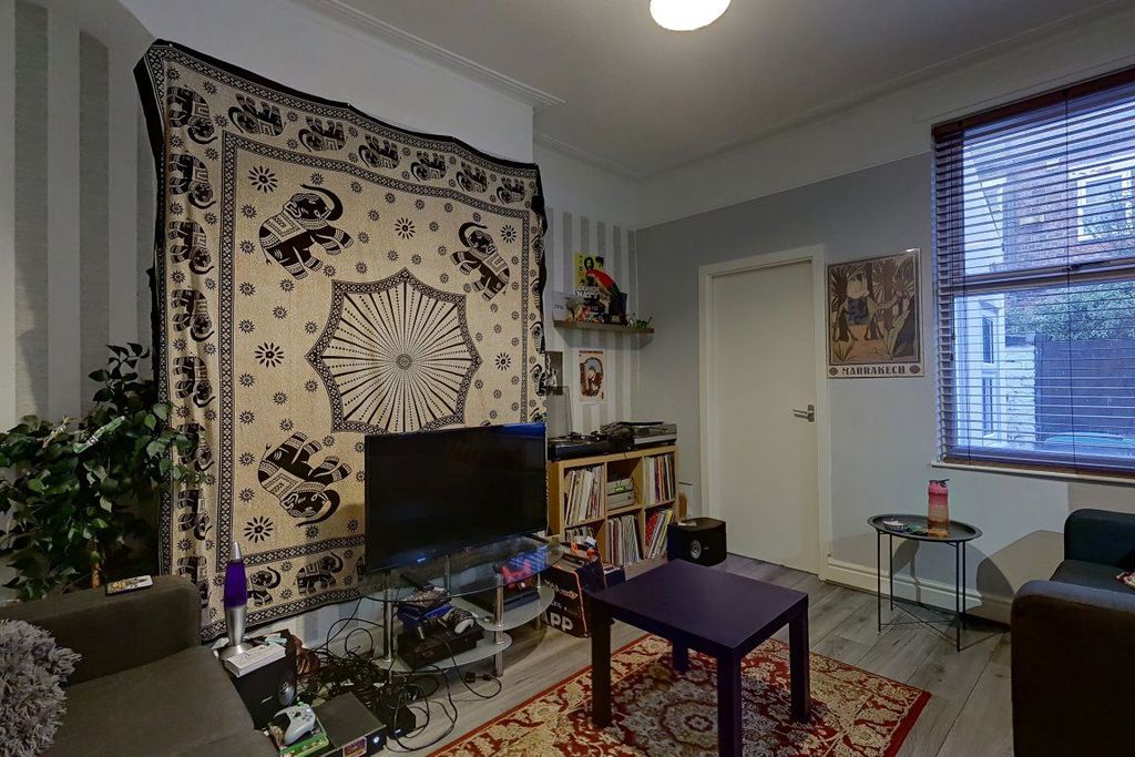 Property photo 2 of 33