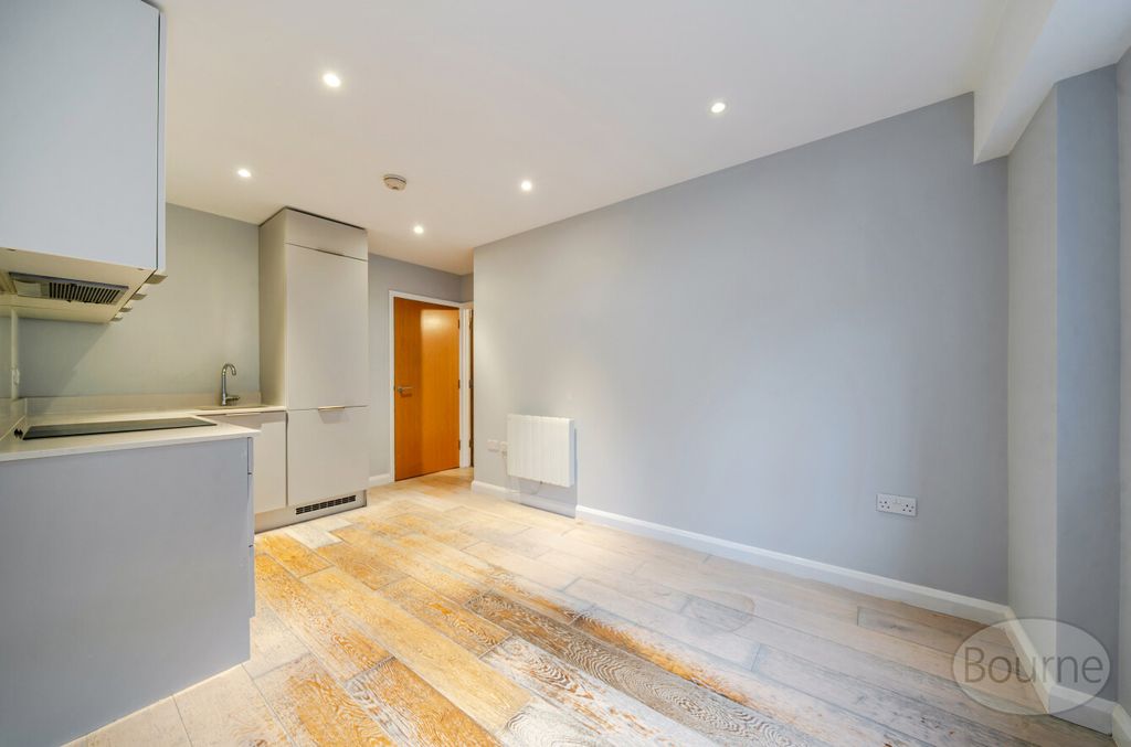 Property photo 2 of 15 c090c046-5998-42F...