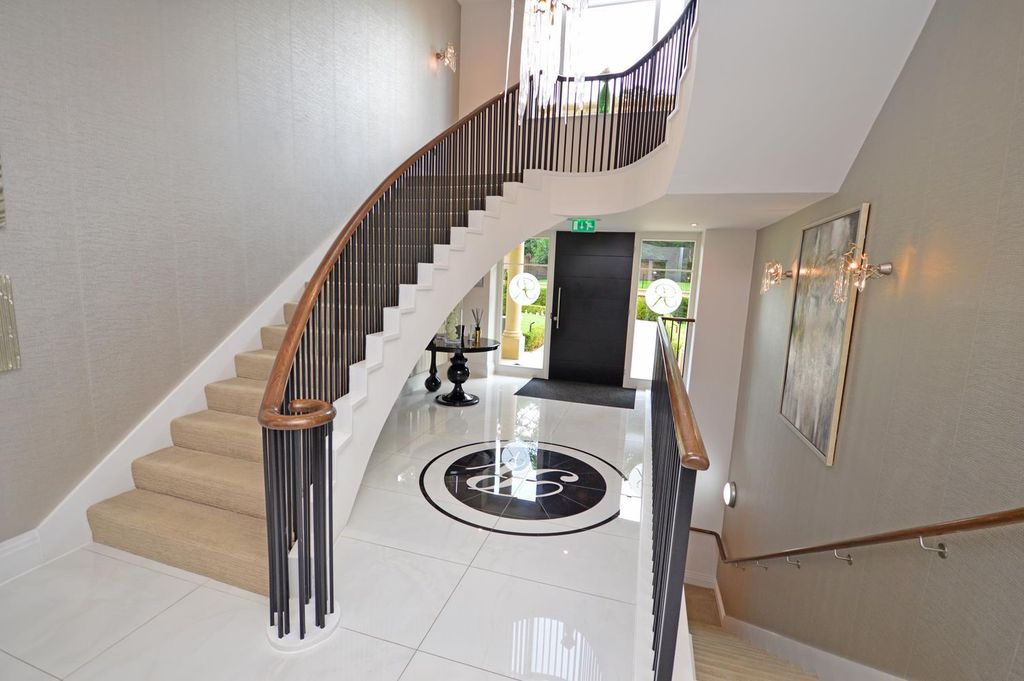 Property photo 3 of 24