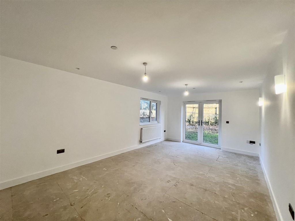 Property photo 2 of 14 Lounge