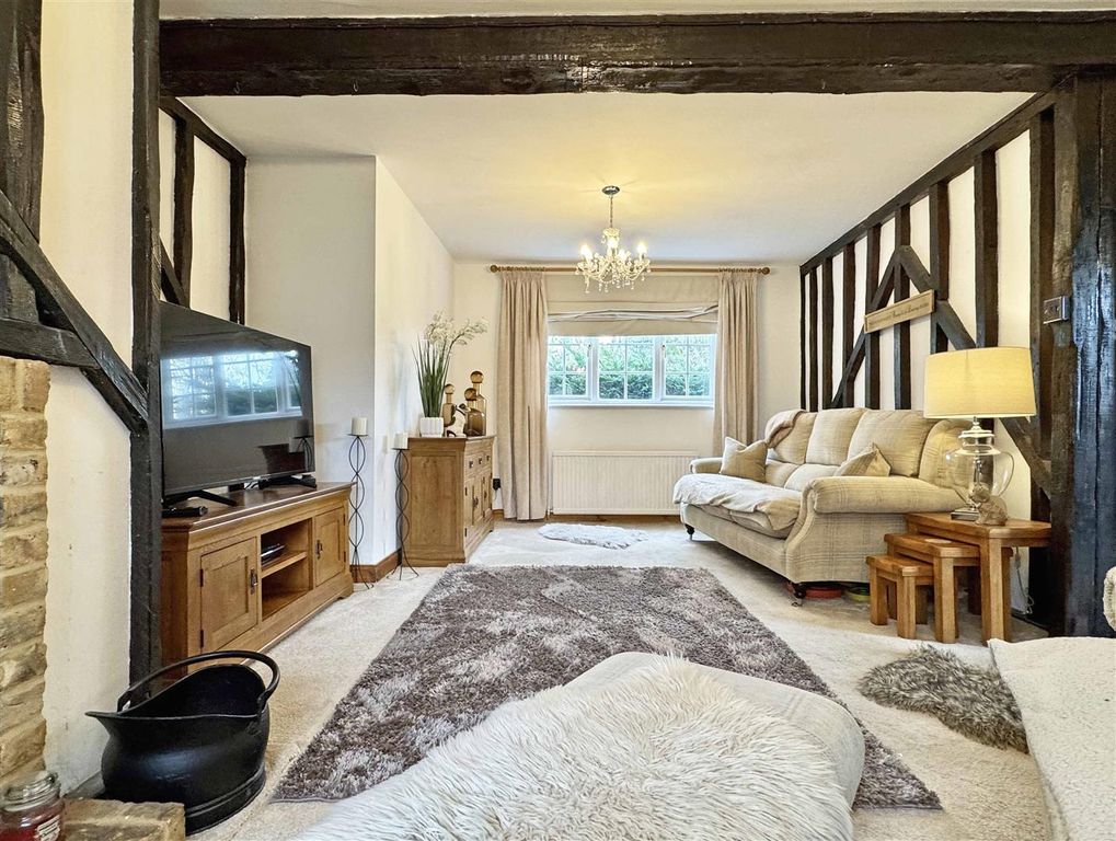 Property photo 3 of 27 Lounge B.Jpg