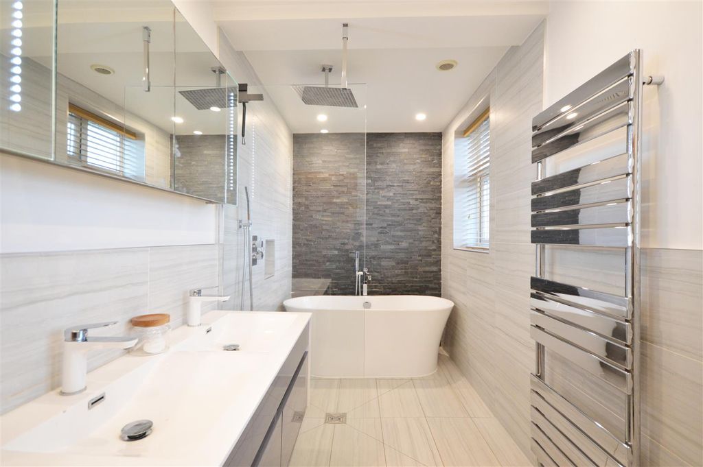 Property photo 3 of 28 Bathroom