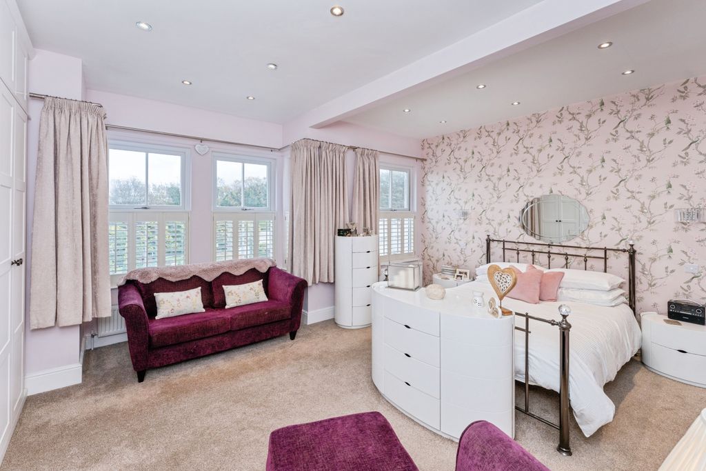 Property photo 3 of 24 Master Bedroom