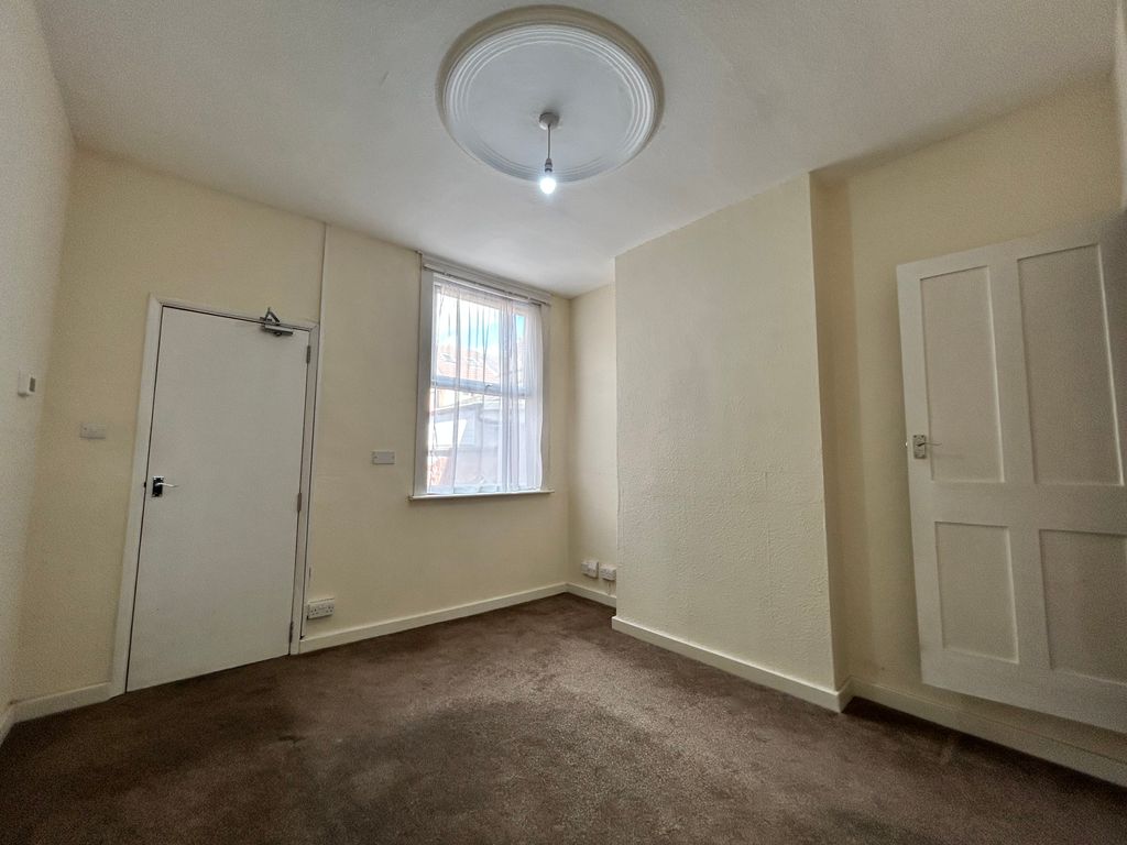 Property photo 2 of 8 Image