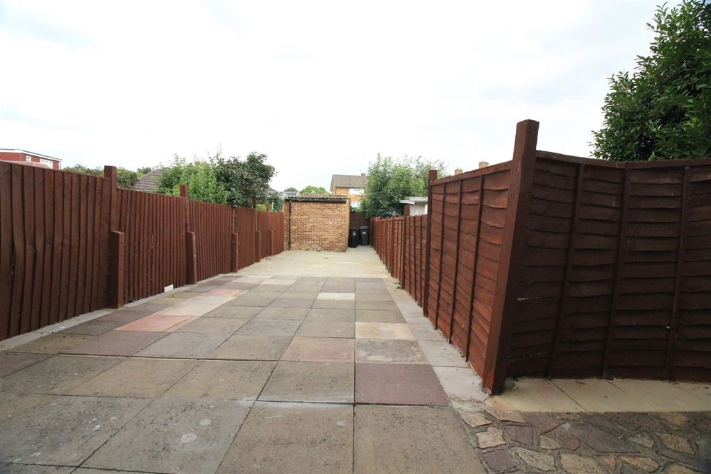 Property photo 1 of 9 Garden