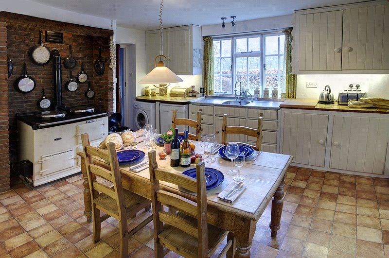 Property photo 3 of 18 Kitchen