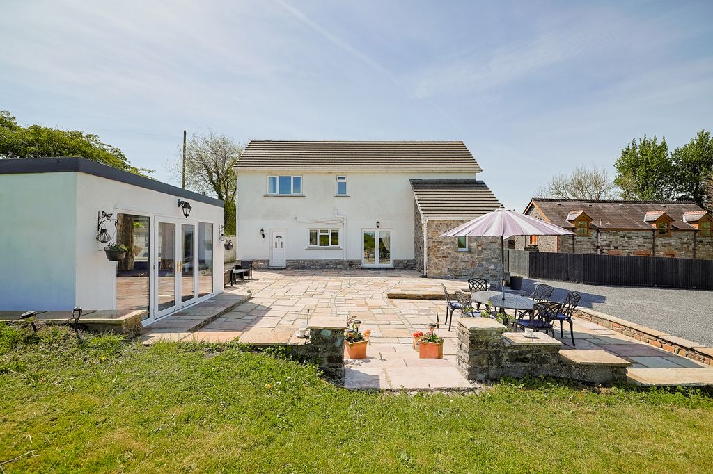 Property photo 3 of 36 Castle Farm - Web (5 Of 59).Jpg