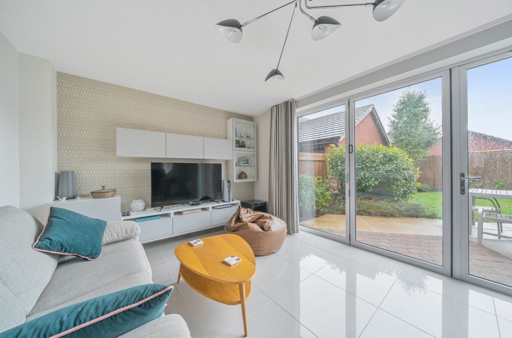 Property photo 3 of 22 -689611d30De18-l-1334109-19-6895d26F591E6