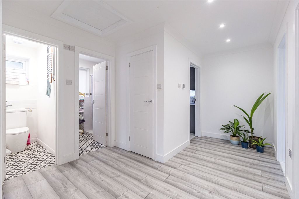 Property photo 3 of 12 Picture No. 11