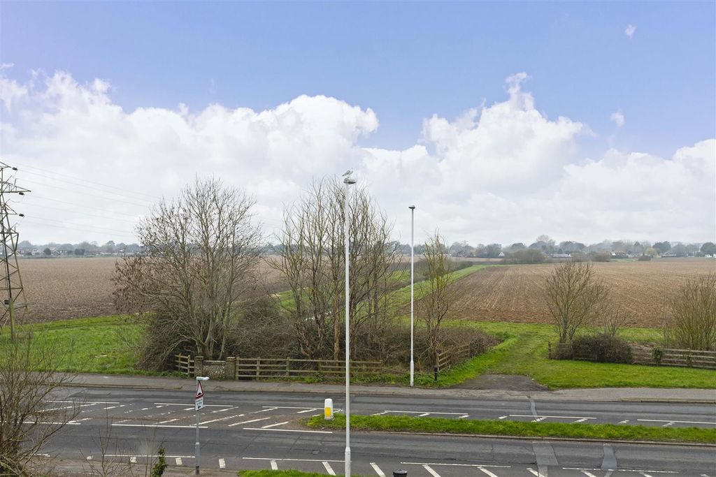 Property photo 3 of 13 Willow_Court_14.Jpg