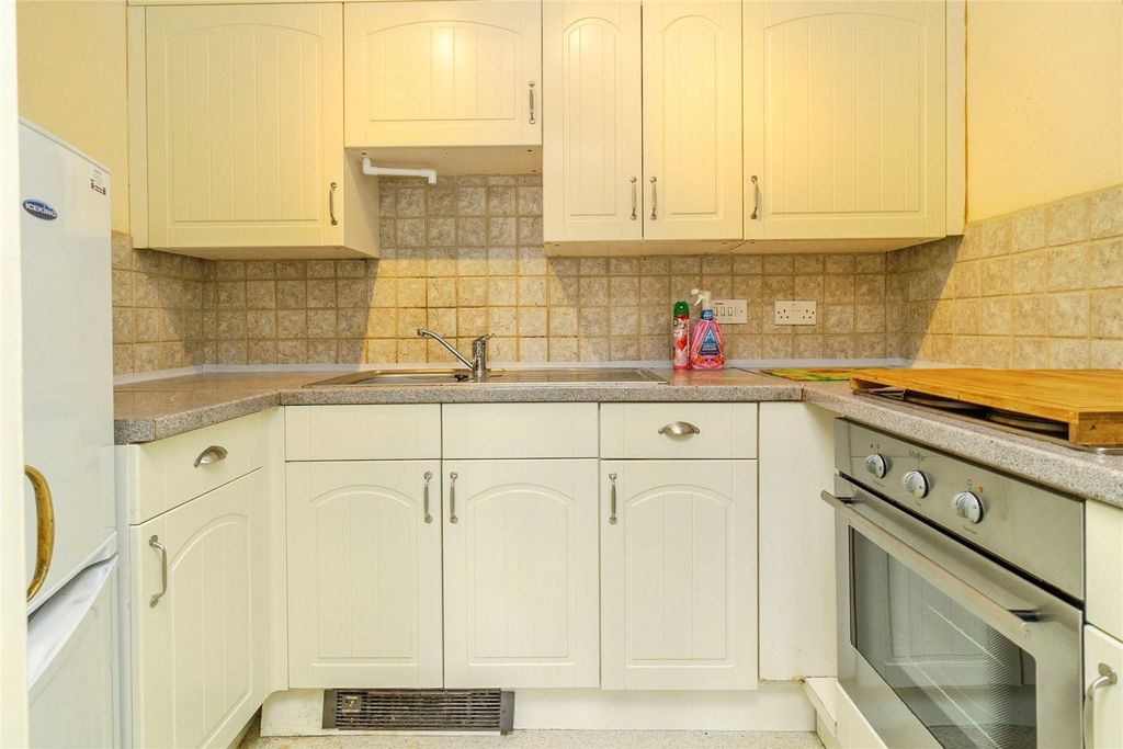 Property photo 3 of 12 Kitchen