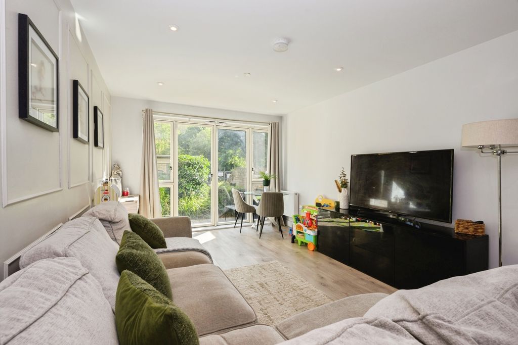 Property photo 2 of 18 Pbox-Img.Jpg