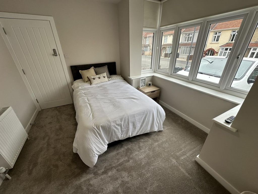 Property photo 2 of 12 Bedroom