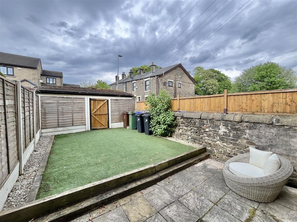 Property photo 2 of 12 Gardens