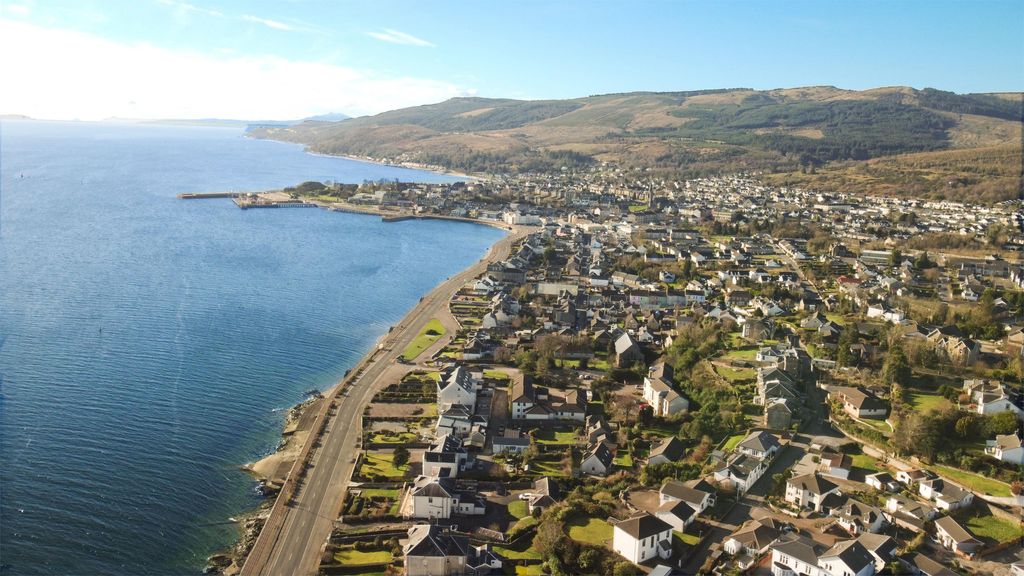 Property photo 2 of 26