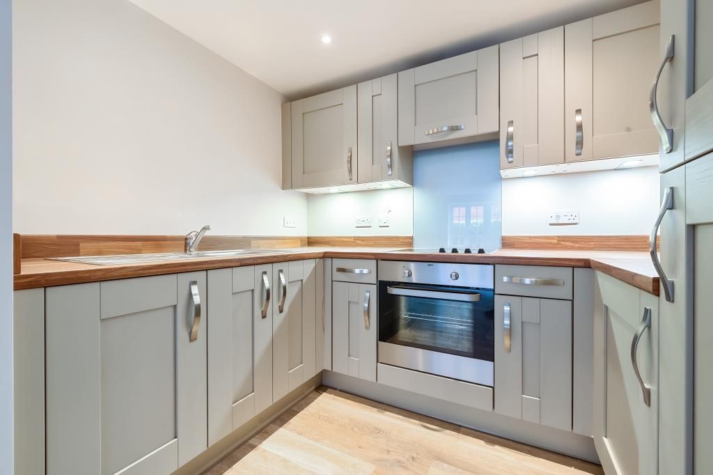 Property photo 3 of 11 Kitchen