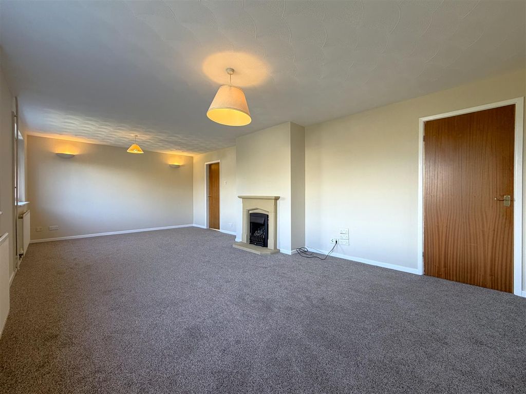 Property photo 2 of 16 Generous Living Space 021