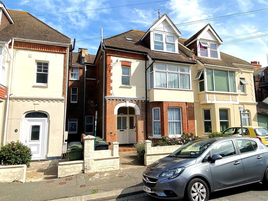 Property photo 1 of 8 Flat 2, 31 Albany Road - Front.Jpg