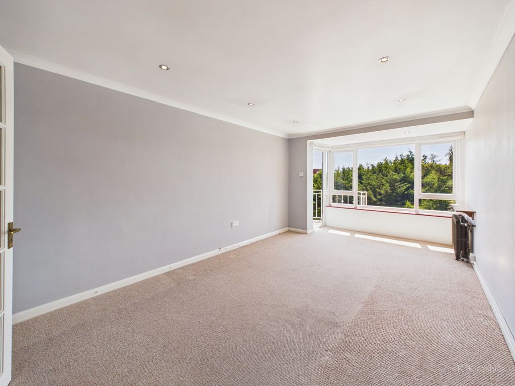 Property photo 2 of 12 Living Room