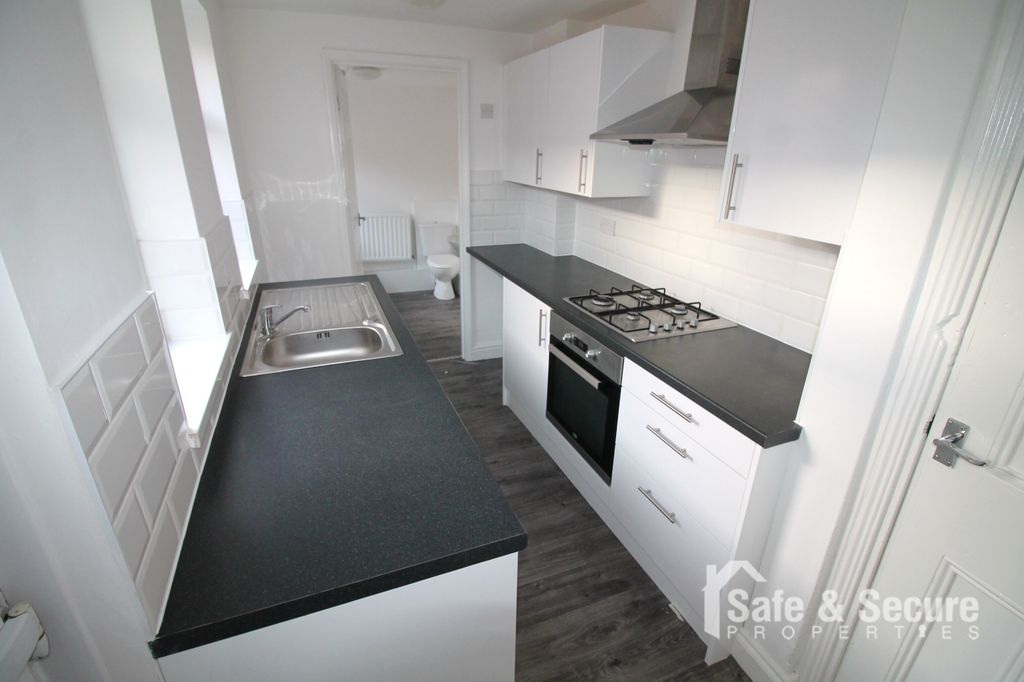 Property photo 2 of 9 Kitchen