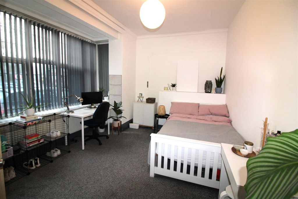 Property photo 3 of 16 Bedroom 4