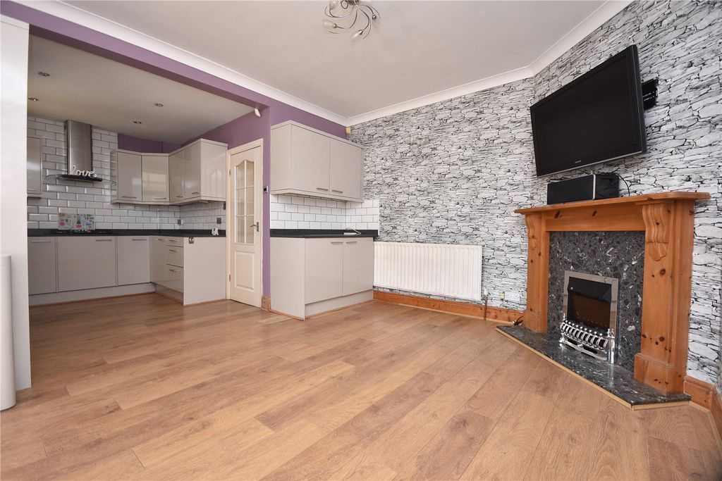 Property photo 3 of 23 Picture No. 17