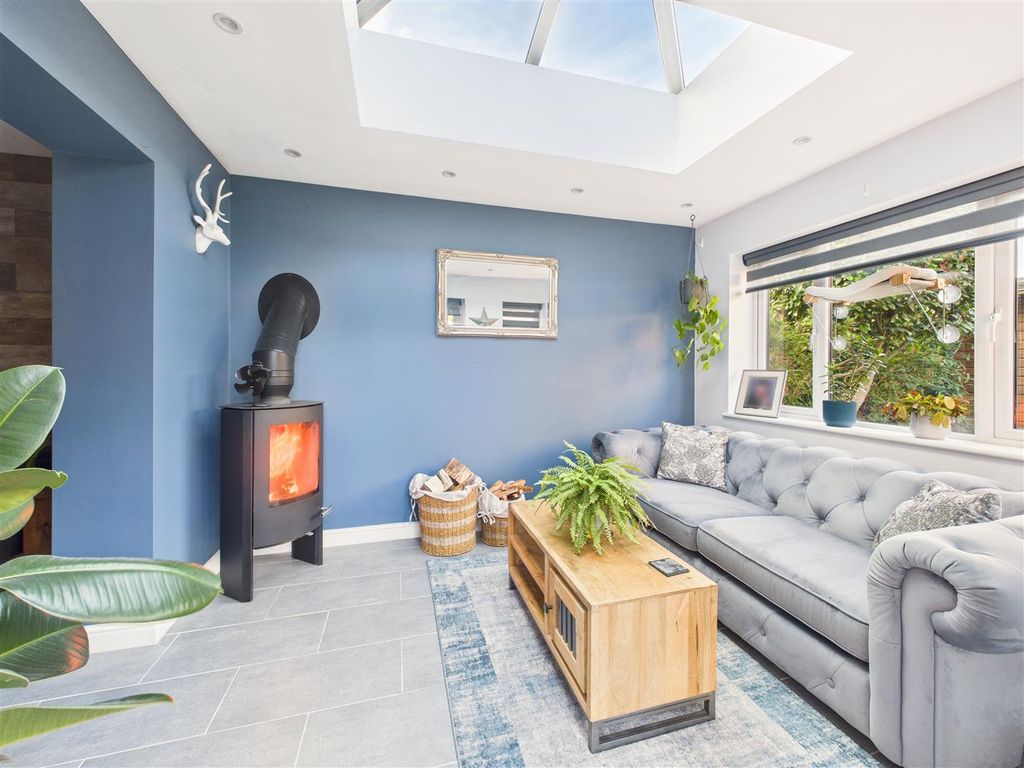 Property photo 2 of 16 Cam05451G0-Pr0071-Still014.Jpg